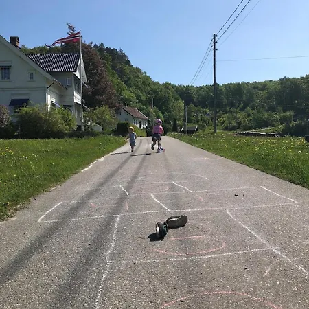 Barnevennlig Med Og Hage - Wifi * Søgne